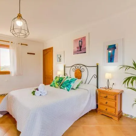 Holiday Sleeps 8 With Pool Air Con And Wifi بيت للعطل