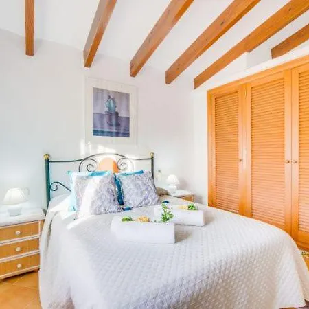 Holiday Sleeps 8 With Pool Air Con And Wifi