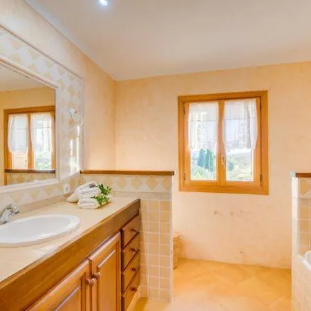 بيت للعطل Holiday Sleeps 8 With Pool Air Con And Wifi