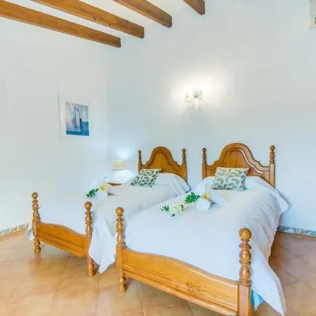 Holiday Sleeps 8 With Pool Air Con And Wifi بيت للعطل بويينسا
