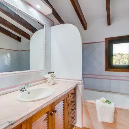 Holiday Sleeps 8 With Pool Air Con And Wifi بيت للعطل *